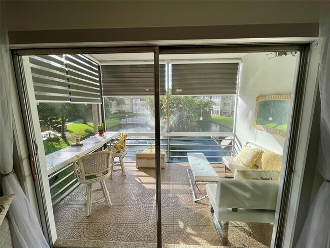 Building Photo - 5071 W Oakland Park Blvd