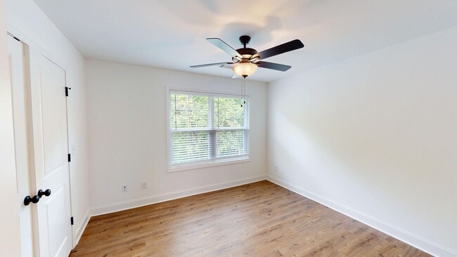 Building Photo - Charming Two Bedroom Townhomes With Flex R...