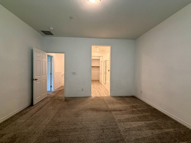 Building Photo - GATED 3 BED 2.5 BATH TOWNHOME WITH 2-CAR GARAGE, COVERED PATIO & COMMUNITY POOL