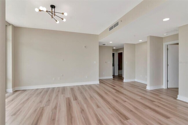 Building Photo - 1208 E Kennedy Blvd