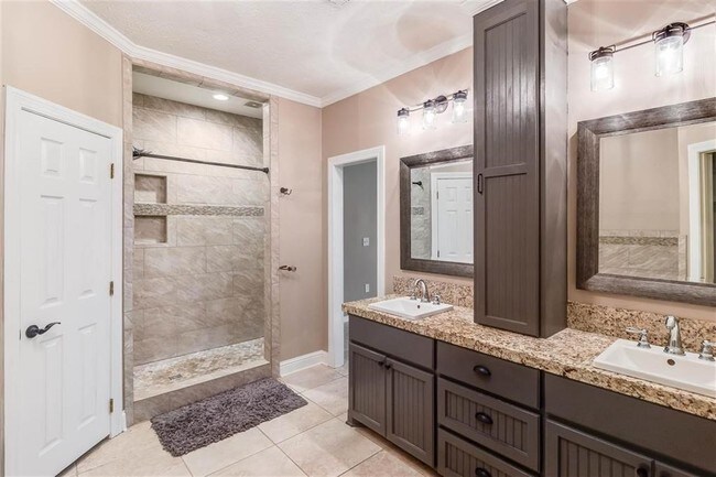 Building Photo - 307 Long Cove Dr