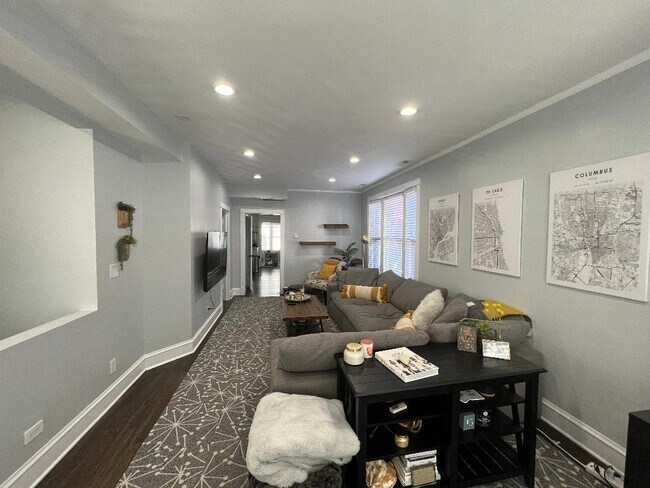 Building Photo - 3327 N Hamilton Ave