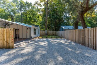 Building Photo - Peaceful Retreat! Just minutes from Niceville!