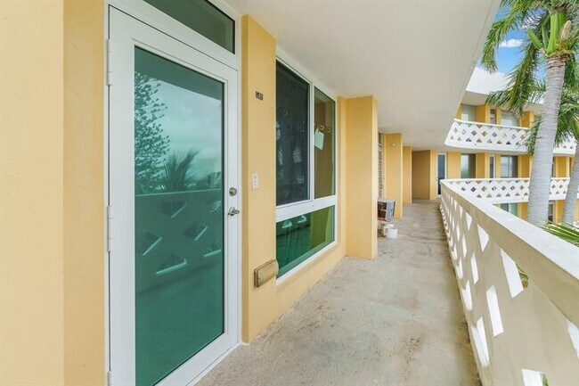 Building Photo - 2400 NE 9th St