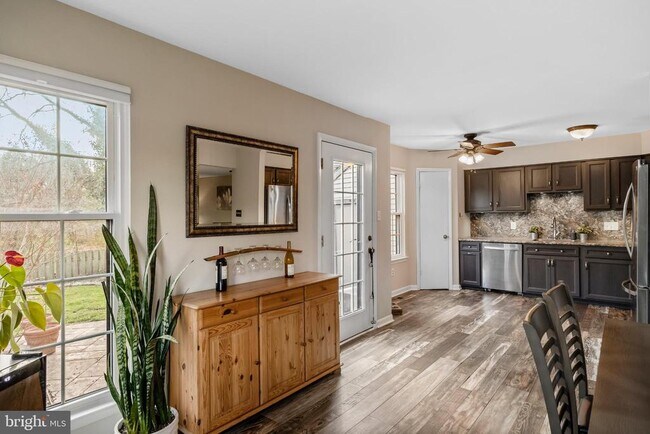 Building Photo - 44 Burgundy Dr