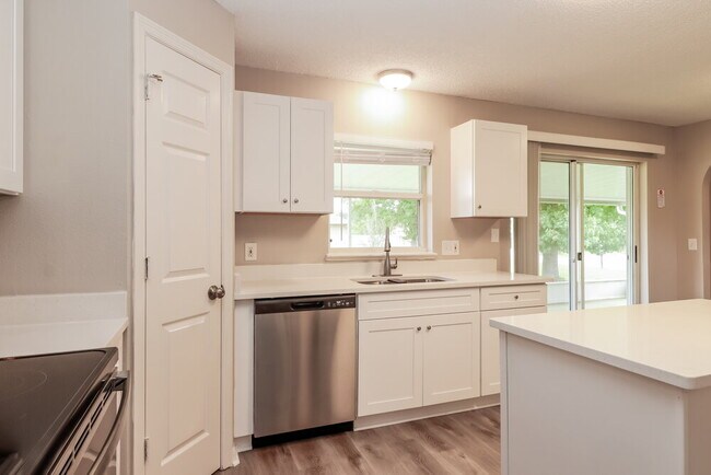 Building Photo - 1108 Cambourne Dr