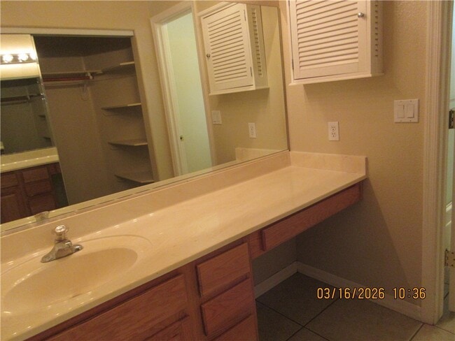 Building Photo - 3684 N Willow Rd