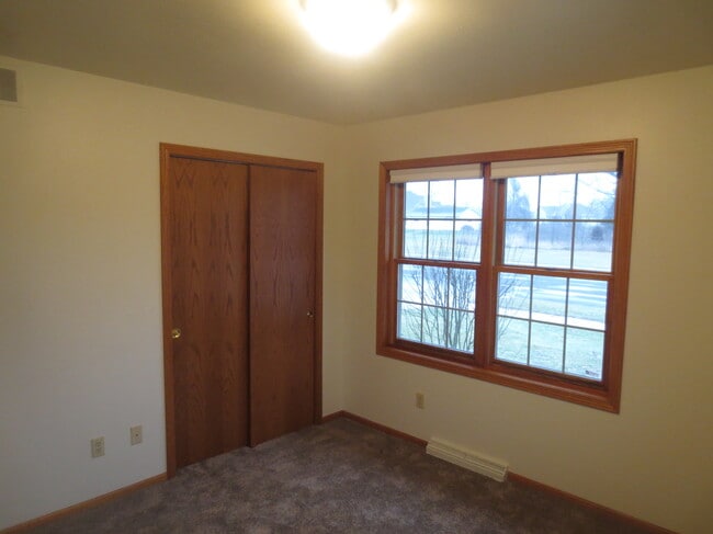 Building Photo - 409 Knights Ave