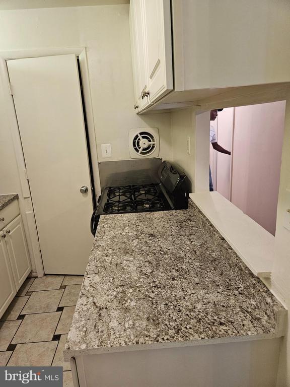Building Photo - 7613 Fontainebleau Dr