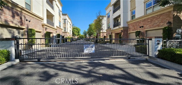Building Photo - 401 S Anaheim Blvd