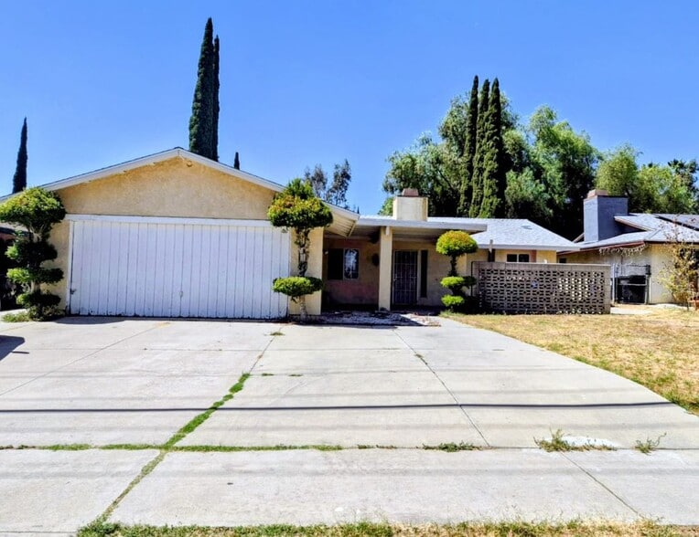 Primary Photo - 8834 Palmetto Ave