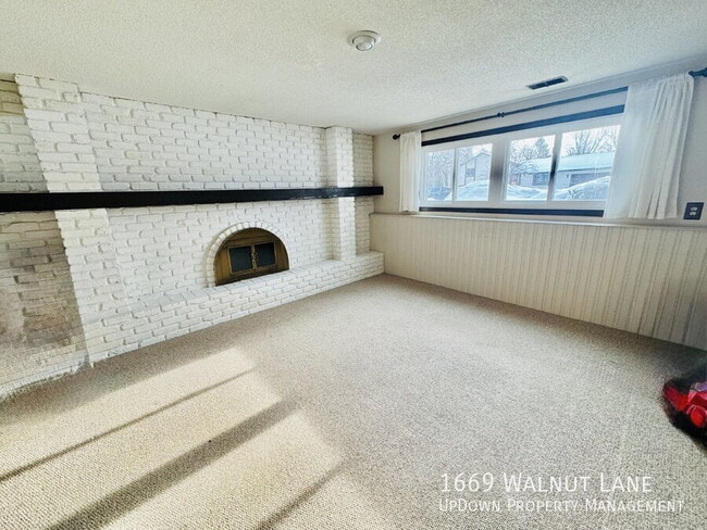 Building Photo - 1669 Walnut Ln