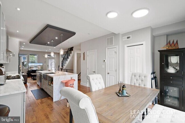 Building Photo - 1272 Oates St NE