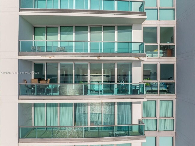 Building Photo - 1331 Brickell Bay Dr