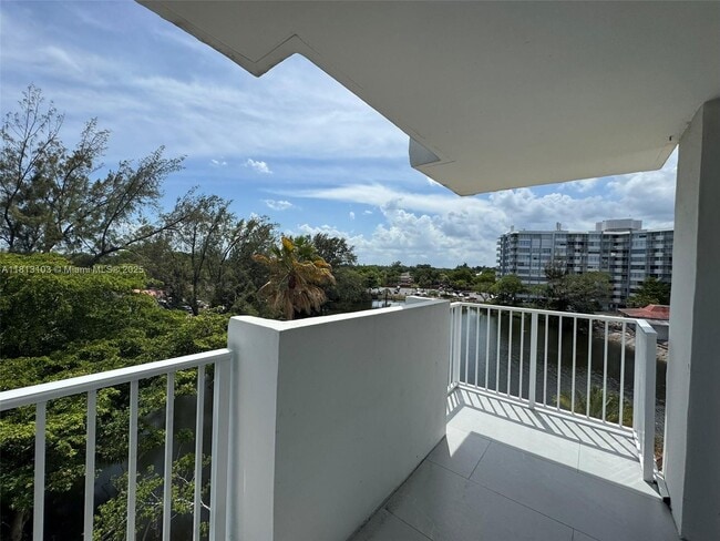 Building Photo - 1300 NE Miami Gardens Dr