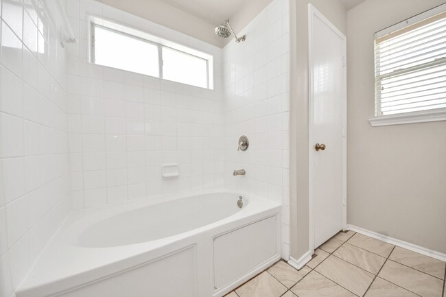 Building Photo - 12426 Magnolia Canyon