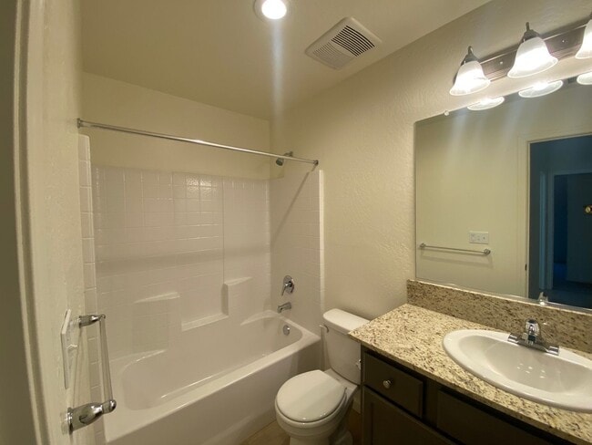 Building Photo - 3 BR 2 BA Available Now