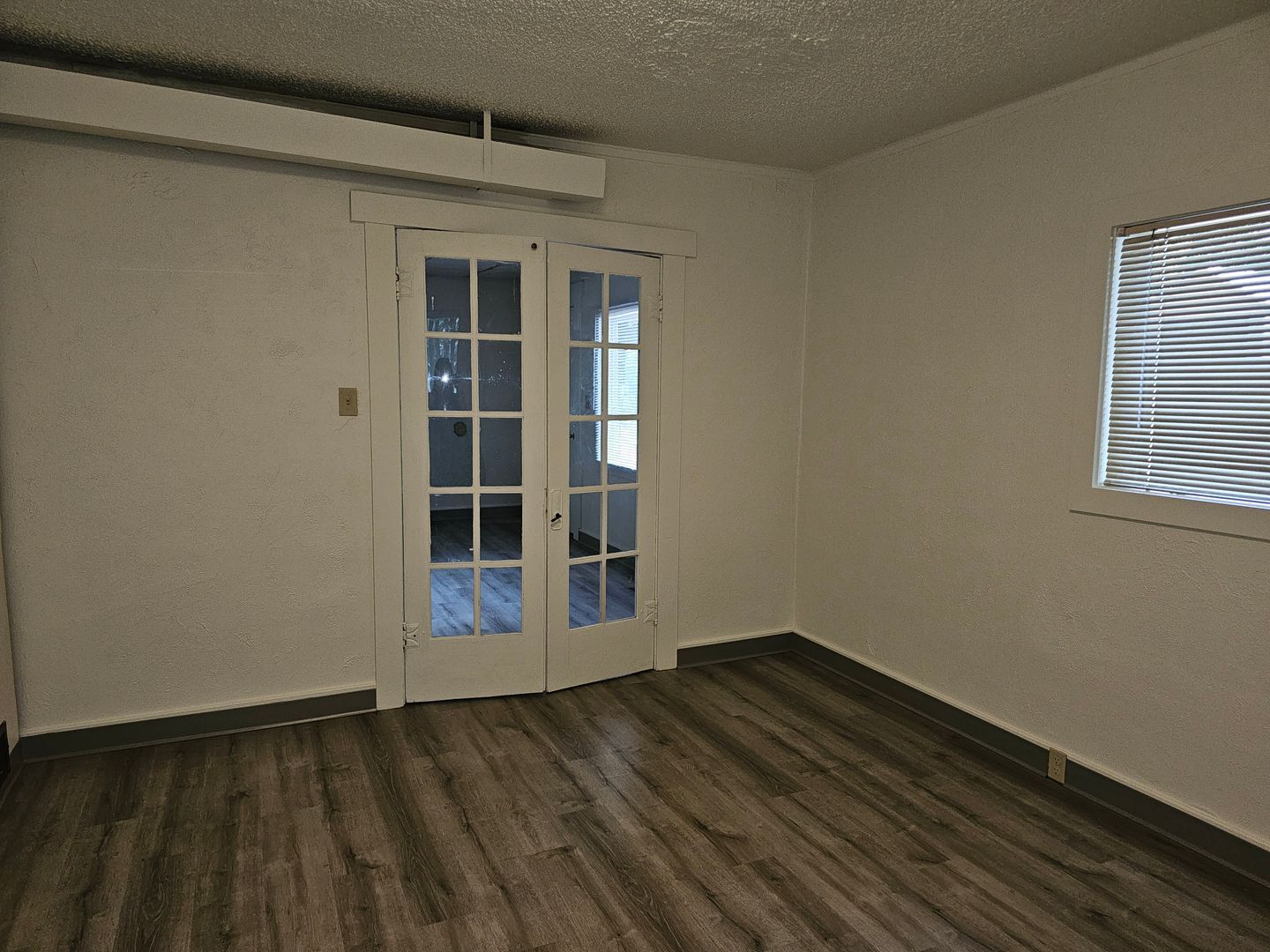Building Photo - 725 NE Maple St