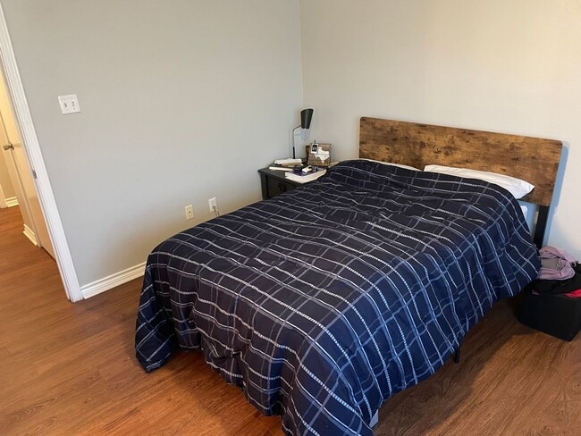 Building Photo - AUGUST PRE-LEASE!!!  Spacious 3 Bedroom 3 ...