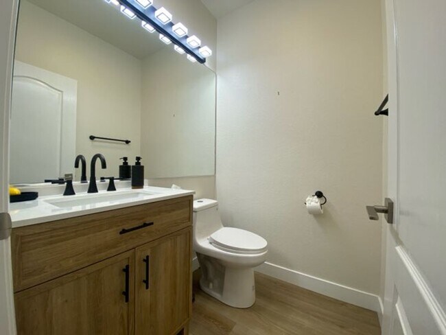 Building Photo - 3+ bd 2.5bth in The Summit of Ocean Hills