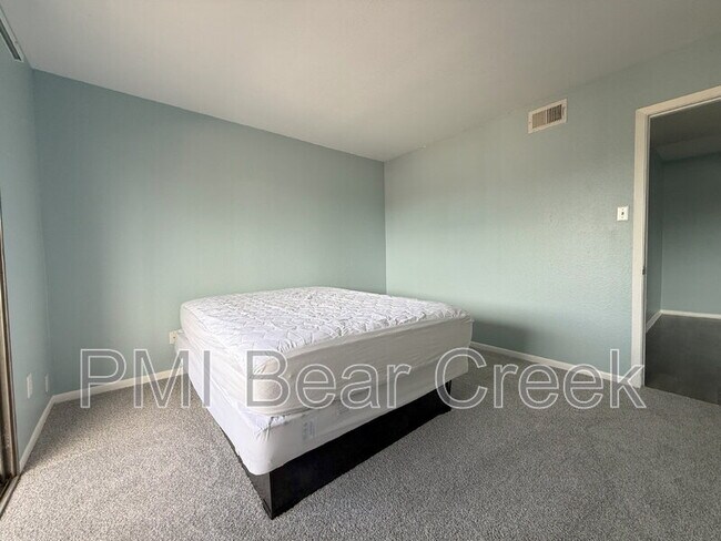 Building Photo - 8523 Hearth Dr