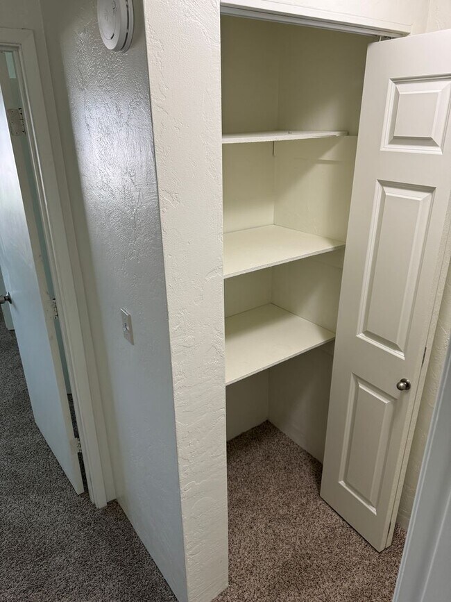 Building Photo - Updated 2 bedroom 1.5 bathroom duplex!