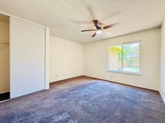 Building Photo - 2711 Nandina Dr
