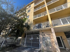 Building Photo - 500 SW 19th Ave