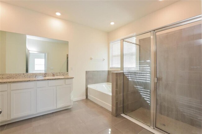 Building Photo - 5815 SW 82nd Ln