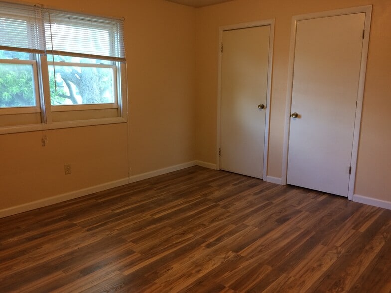 212 D - 212 Lindell Dr