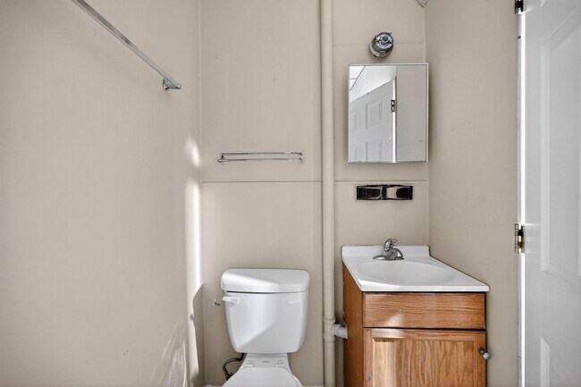 Building Photo - 827 N 10th St