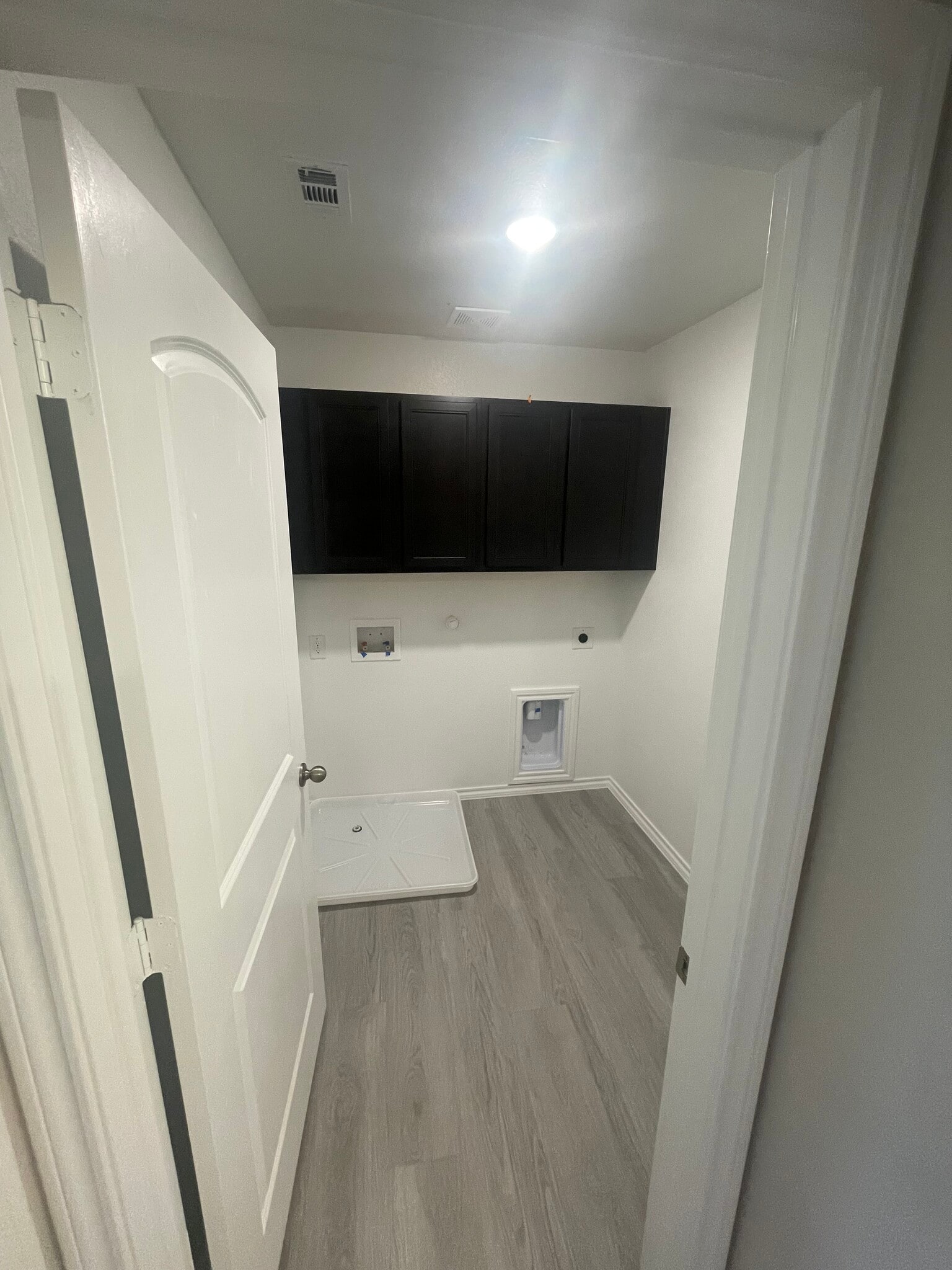 laundry room - 2209 Greystone Dr