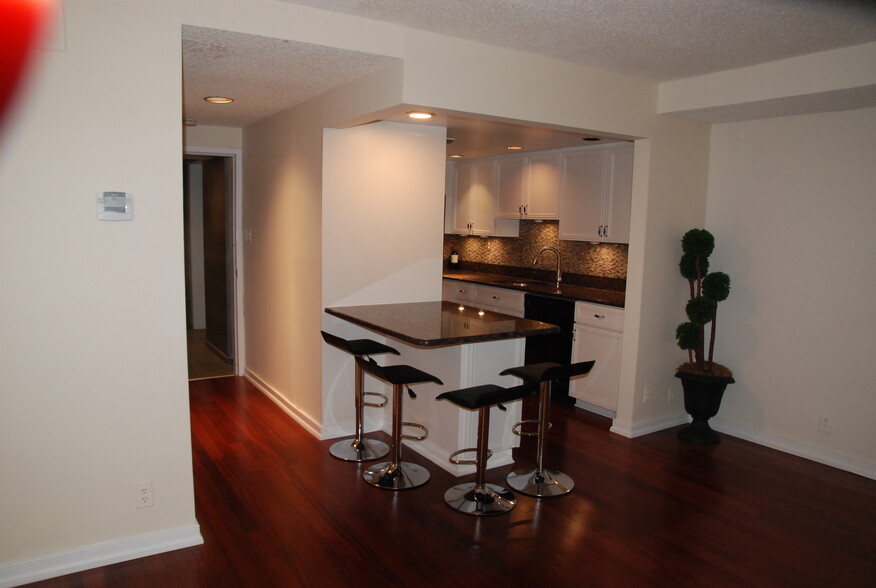 Front hall, Kitchen, and part of living/dining area - 3 Washington Cir NW