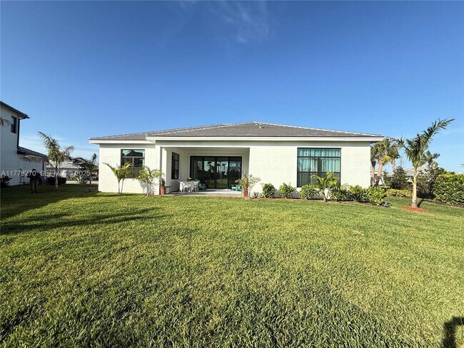 Building Photo - 11460 SW Pietra Wy