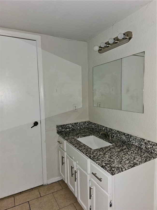 Building Photo - 708 S 23rd St