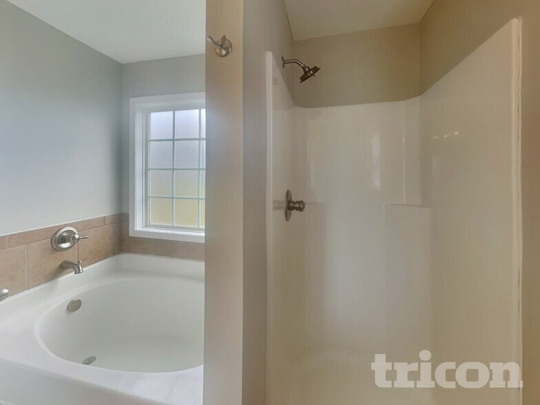 Building Photo - 1616 Broad Cir