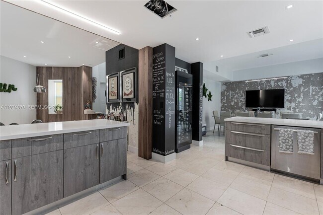 Building Photo - 18460 NE 30th Ave