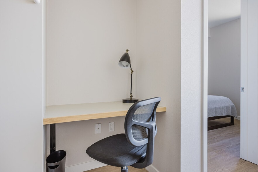 Building Photo - 200 Mesnager St