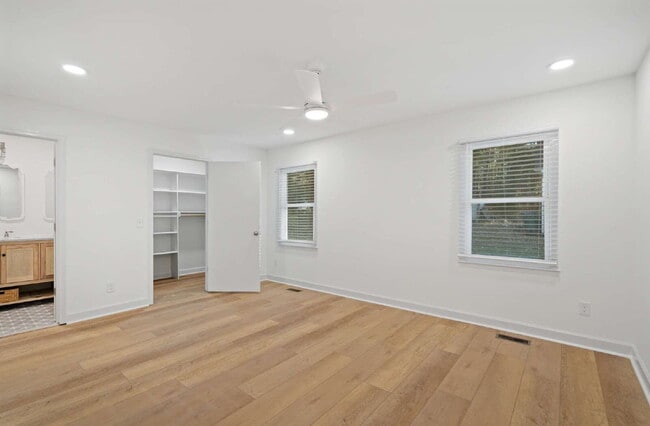 Building Photo - Updated 3-Bed Ranch w/ Modern Touches in D...