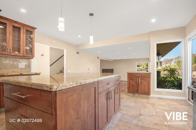 Building Photo - WESTLAKE HILLS- 5 BEDROOMS on a Quiet Street. Walk to everything!!!