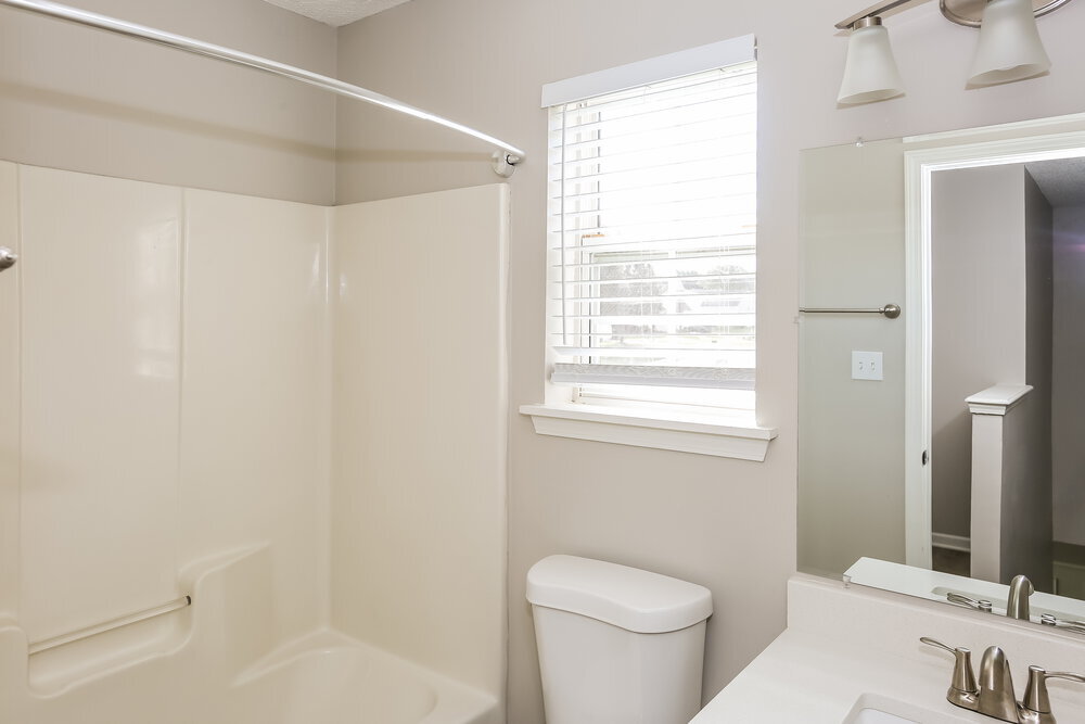 Building Photo - 137 Lantana Dr