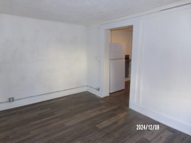 Living Room (view from Entryway) - 927 Liberty St