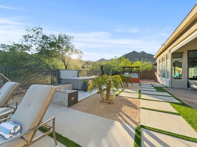 Building Photo - 14559 E Charter Oak Dr