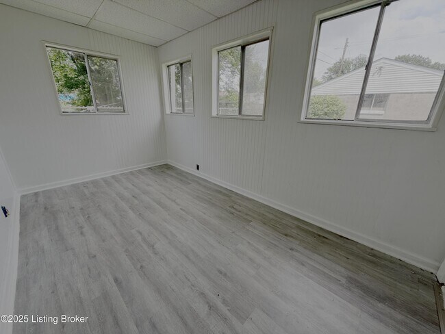 Building Photo - 3319 Vetter Ave