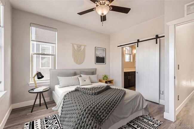 Building Photo - 2 bedroom townhome in Northfield Central Park Denver.