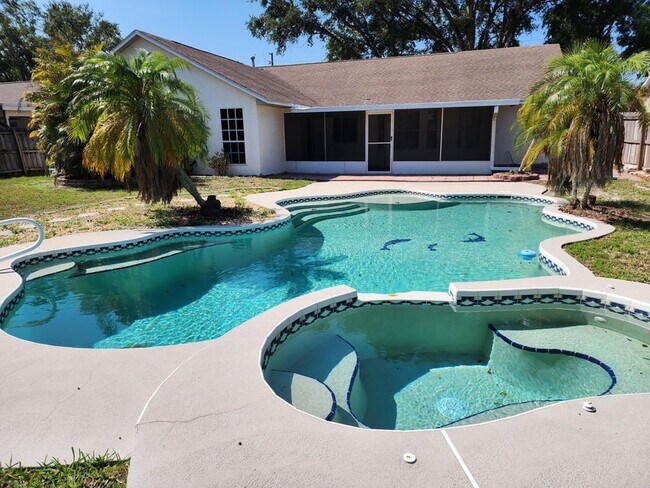 Building Photo - 2153 Royal Poinciana Blvd