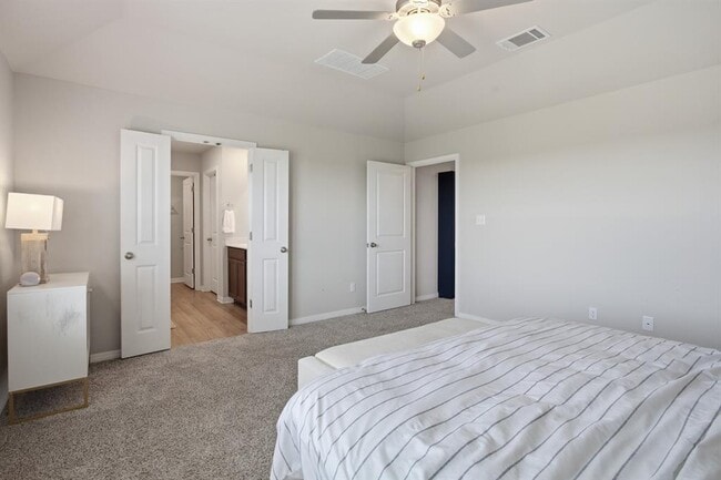 Building Photo - 514 Sun Grv Trl