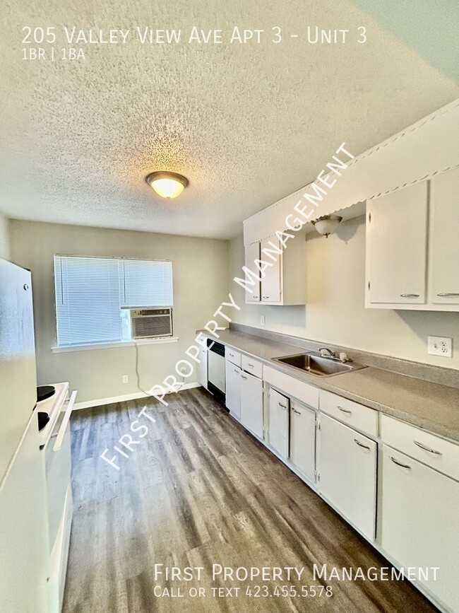 Building Photo - Red Bank Apt: 1Bed/1Bath w/ Laundry Hookups!