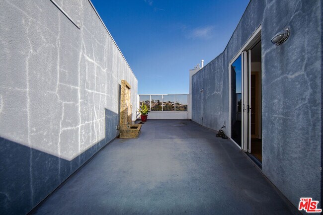 Building Photo - 171 N Church Ln