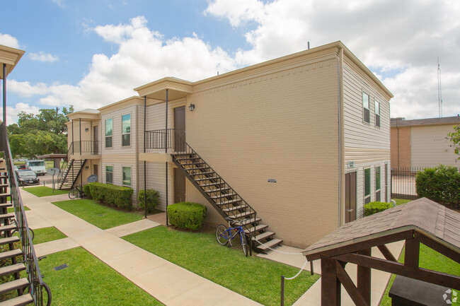 Building Photo - Pecan Grove - Studio